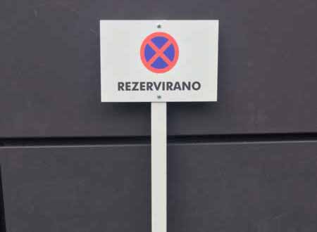 NATPISNA PLOČA NA STUPIĆU